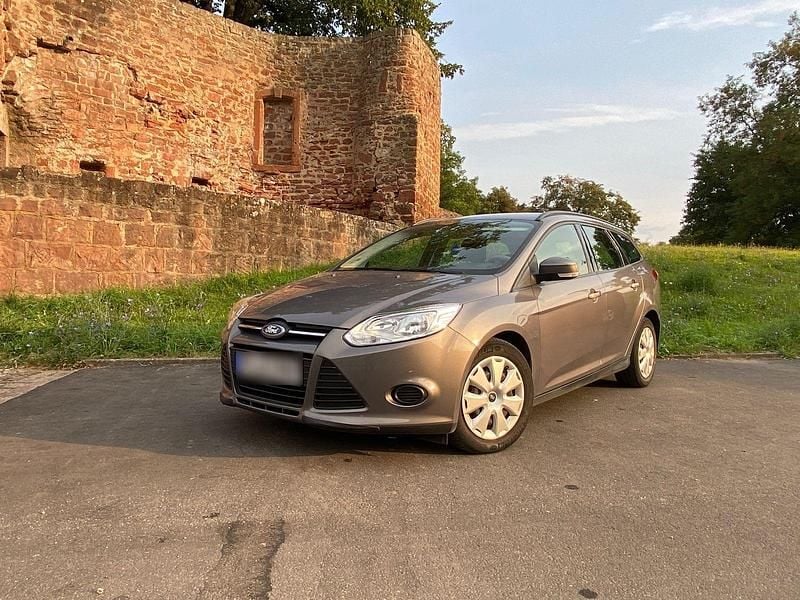 Gebraucht Ford Focus Trend 101 PS (74 kW) 2013 Braun Kombi