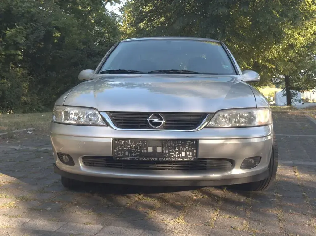Gebraucht Opel Vectra Edition 136 PS (100 kW) 2000 Silber Limousine