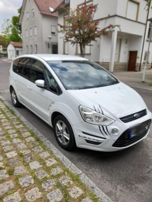 Weiß Gebraucht 2013 Ford S-MAX S Van / Kleinbus | 8.000 € - Bild 1/4