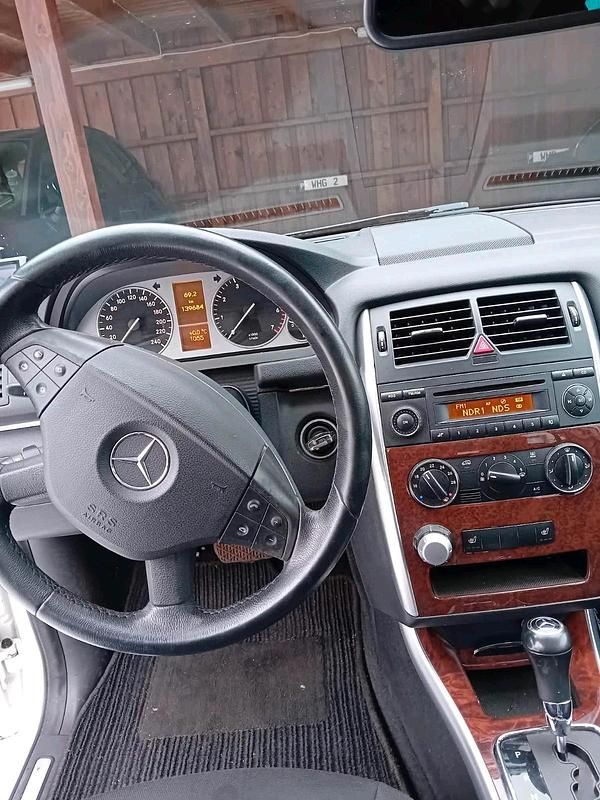 Gebraucht Mercedes B200 193 PS (141 kW) 2010 Weiß Van / Kleinbus