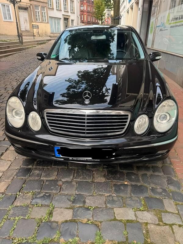 Schwarz Gebraucht 2006 Mercedes E350 Limousine | 7.850 € (Fairer Preis) - Bild 1/4
