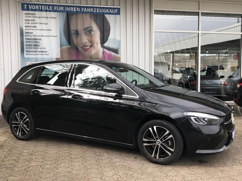 Kosmosschwarz Gebraucht 2023 Mercedes B200 Advanced Van / Kleinbus | 29.543 € (Fairer Preis) - Bild 1/4
