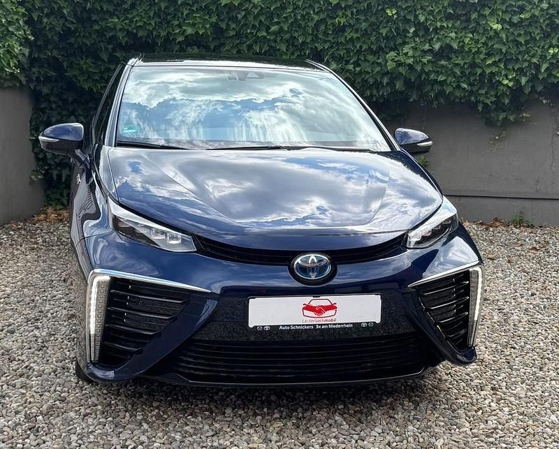 Blau Gebraucht 2018 Toyota Mirai Limousine | 12.990 € (Etwas zu teuer) - Bild 1/4