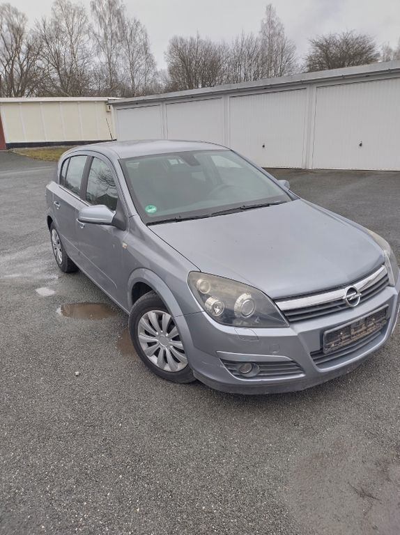Grau Gebraucht 2004 Opel Astra Elegance Limousine | 3.600 € (Fairer Preis) - Bild 1/4