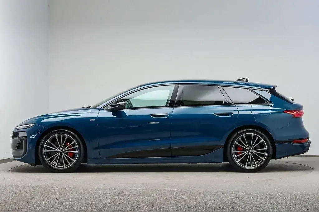 Gebraucht Audi A6 e-tron S-Line 269 kW (367 PS) 2025 Malpeloblau metallic Kombi