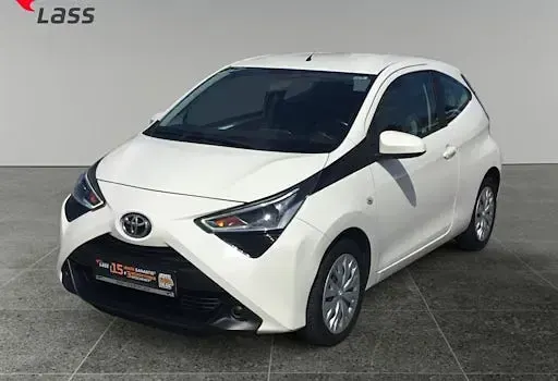 Gebraucht Toyota Aygo X-play 72 PS (52 kW) 2019 Pianosaweiß Kleinwagen