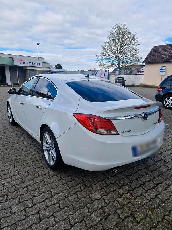 Gebraucht Opel Insignia 160 PS (117 kW) 2010 Weiß Limousine