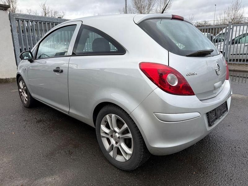 Gebraucht Opel Corsa Selection 69 PS (50 kW) 2012 Silber Kleinwagen
