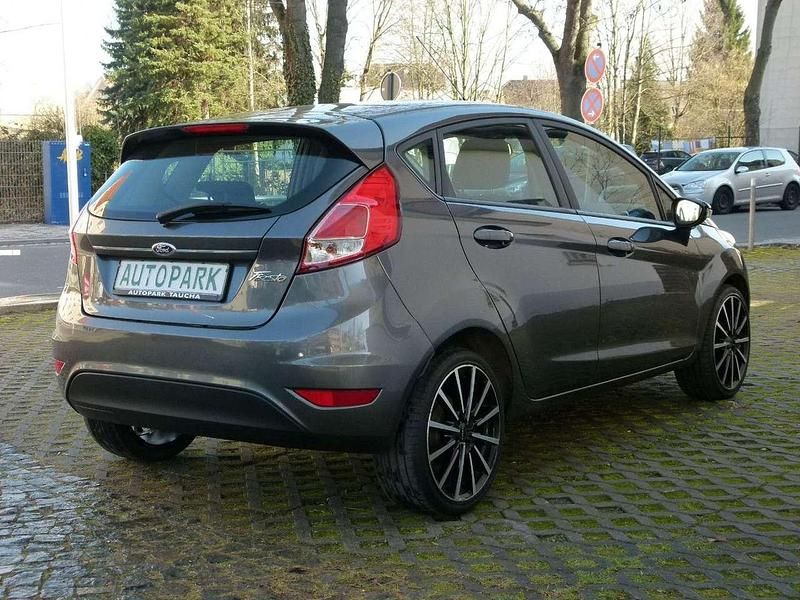 Gebraucht Ford Fiesta 82 PS (60 kW) 2016 Grau Kleinwagen