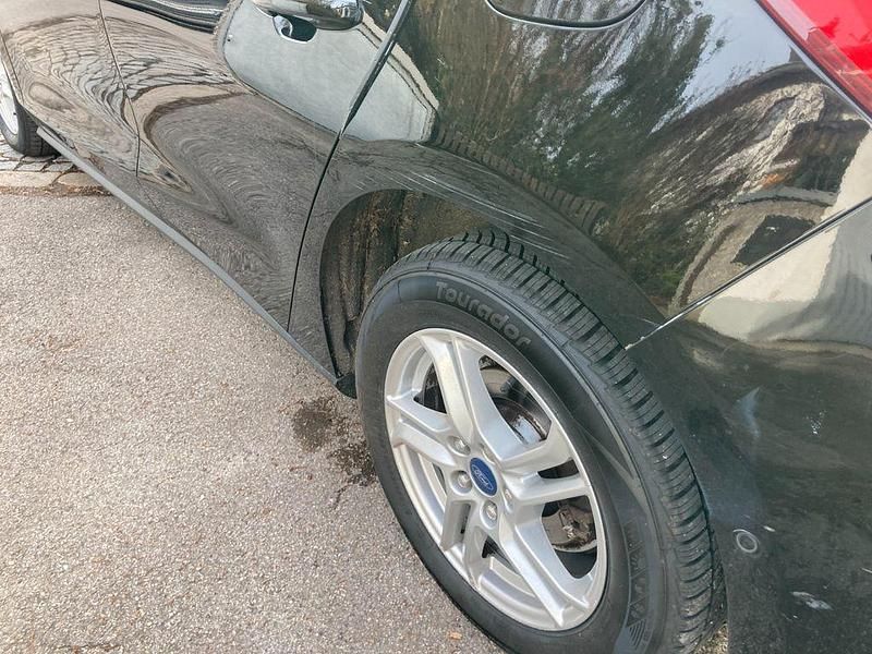 Gebraucht Ford Focus Cool & Connect 125 PS (91 kW) 2019 Schwarz Limousine