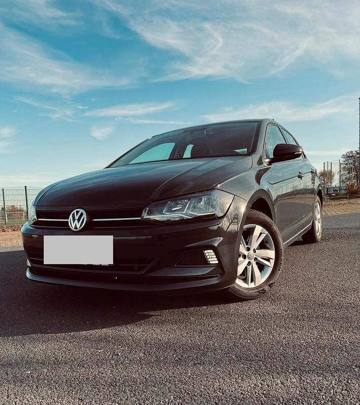 Grau Gebraucht 2019 VW Polo Comfortline Kleinwagen | 11.900 € (Guter Preis) - Bild 1/4