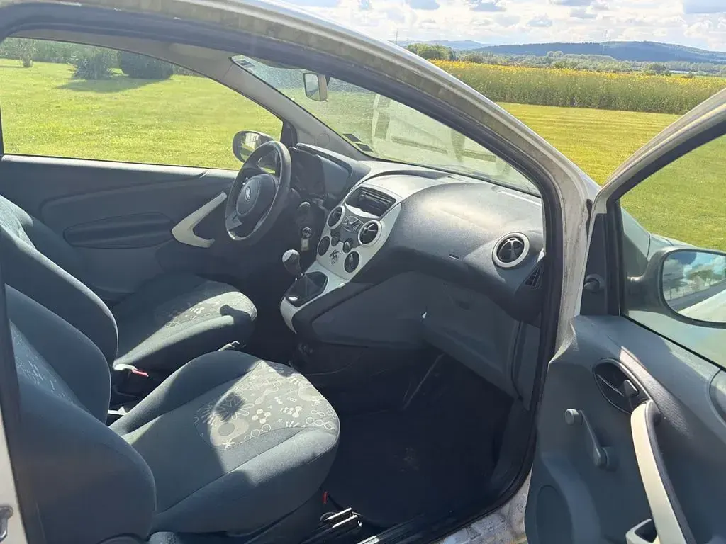 Gebraucht Ford Ka Trend 69 PS (50 kW) 2010 Weiß Kleinwagen