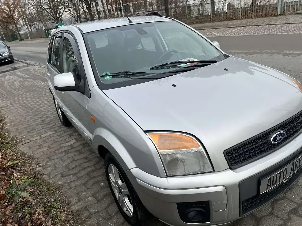 Gebraucht Ford Fusion Ambiente 80 PS (58 kW) 2012 Grau Kleinwagen