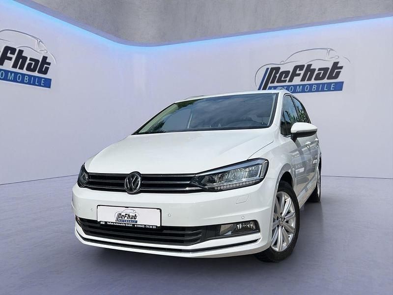 Weiß Gebraucht 2016 VW Touran Highline Van / Kleinbus | 14.950 € (Guter Preis) - Bild 1/4
