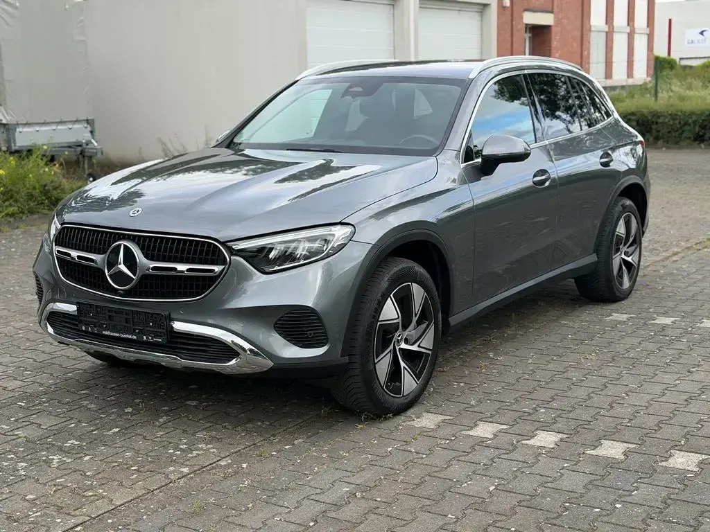 Gebraucht Mercedes GLC300e Avantgarde 313 PS (230 kW) 2023 Selenitgrau  metalliclack SUV