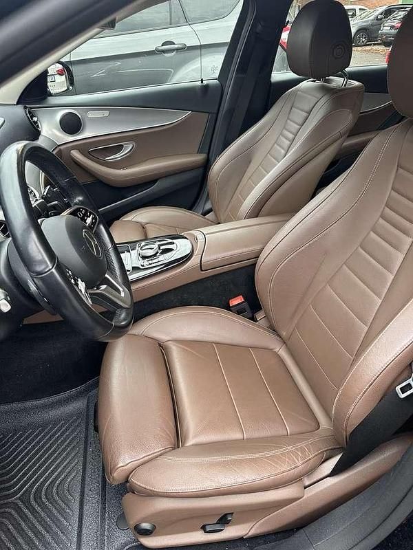 Schwarz Gebraucht 2019 Mercedes E220 Avantgarde Kombi | 29.999 € (Fairer Preis) - Bild 1/4