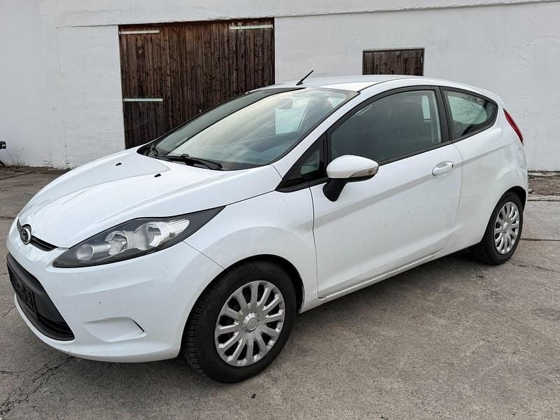 Gebraucht Ford Fiesta Trend 60 PS (44 kW) 2010 Weiß Kleinwagen