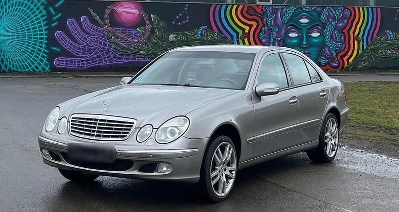 Usado Mercedes E320 224 HP (164 kW) 2003 Cinzento Sedan