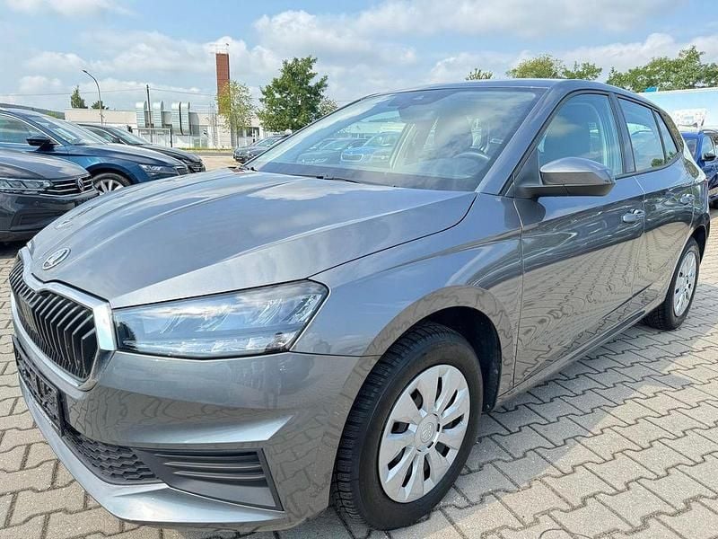 Grau Gebraucht 2022 Skoda Fabia Ambition Limousine | 14.999 € (Superpreis) - Bild 1/4