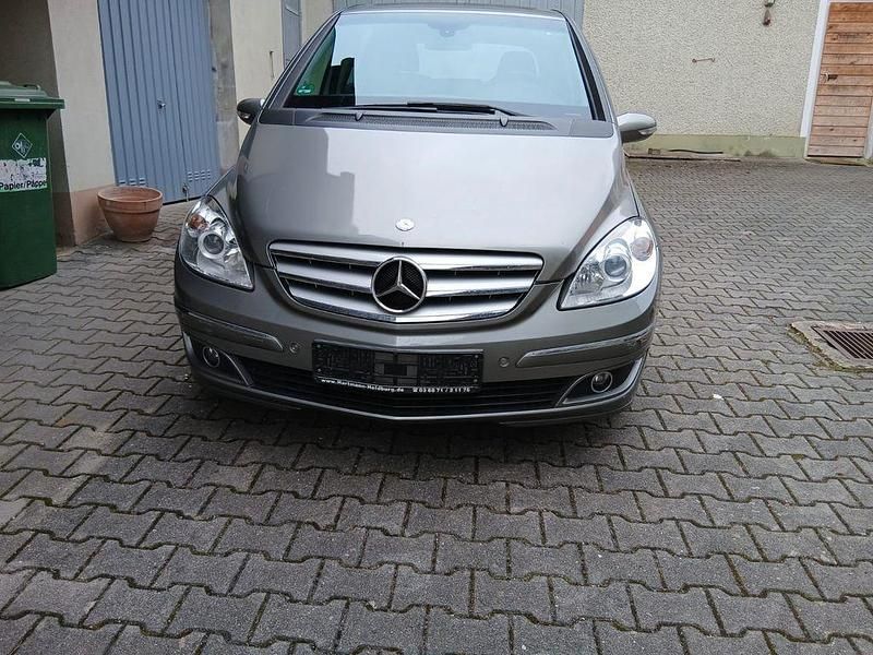 Gebraucht Mercedes B200 140 PS (102 kW) 2008 Grau Van / Kleinbus