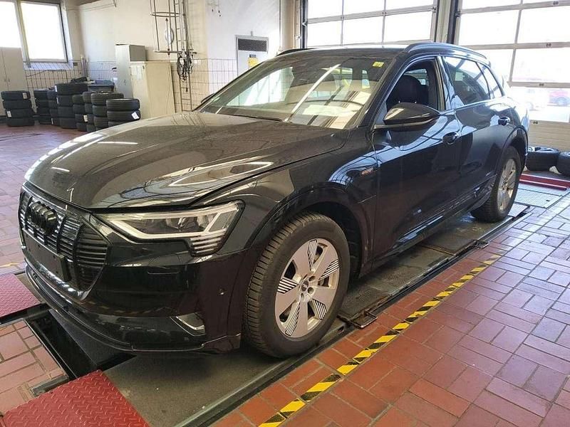 Mythosschwarz metallic Gebraucht 2022 Audi e-tron S-Line SUV | 39.350 € (Fairer Preis) - Bild 1/2
