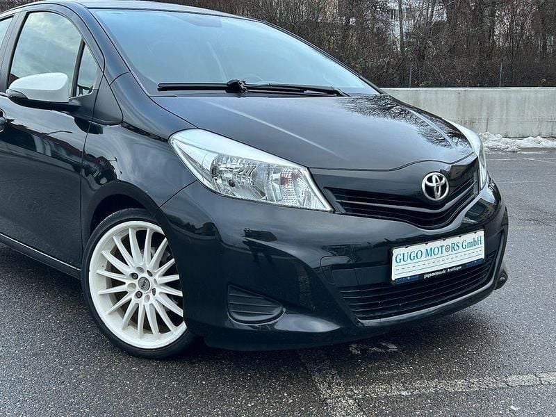 Gebraucht Toyota Yaris 99 PS (72 kW) 2012 Schwarz Kleinwagen