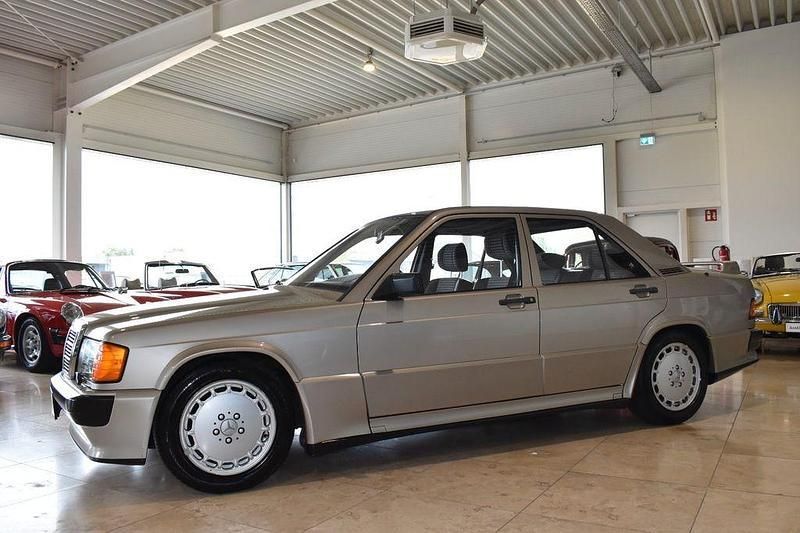 Gebraucht Mercedes 190 185 PS (136 kW) 1984 Grau Limousine