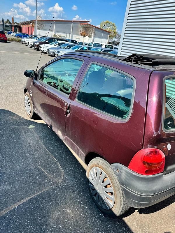 Second-hand Renault Twingo 58 CP (42 kW) 2003 Maro Hatchback