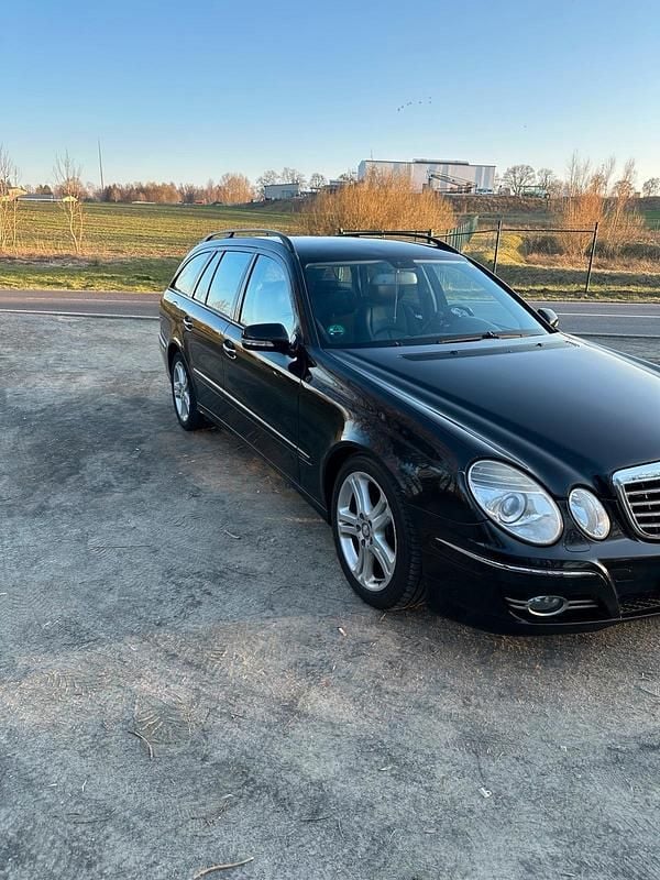 Second-hand Mercedes E320 224 CP (164 kW) 2008 Negru Break