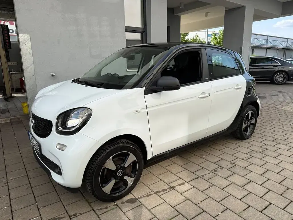 Gebraucht Smart ForFour 90 PS (66 kW) 2019 Weiß Kleinwagen