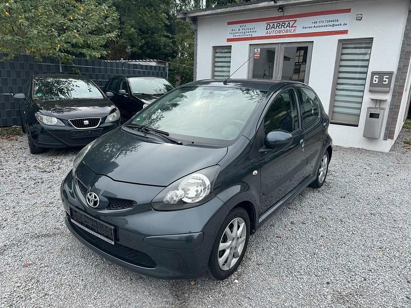 Grau Gebraucht 2008 Toyota Aygo Kleinwagen | 2.990 € (Etwas zu teuer) - Bild 1/4