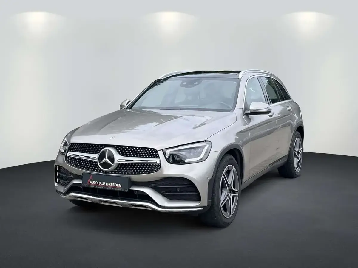 Gebraucht Mercedes GLC300 AMG 245 PS (180 kW) 2019 Mojavesilber (metallic) SUV