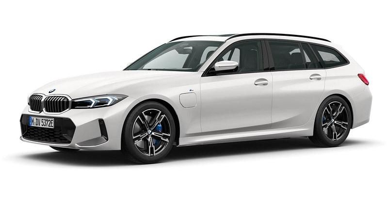 Weiß Gebraucht 2024 BMW 330e Comfort Edition Kombi | 45.867 € (Etwas zu teuer) - Bild 1/4