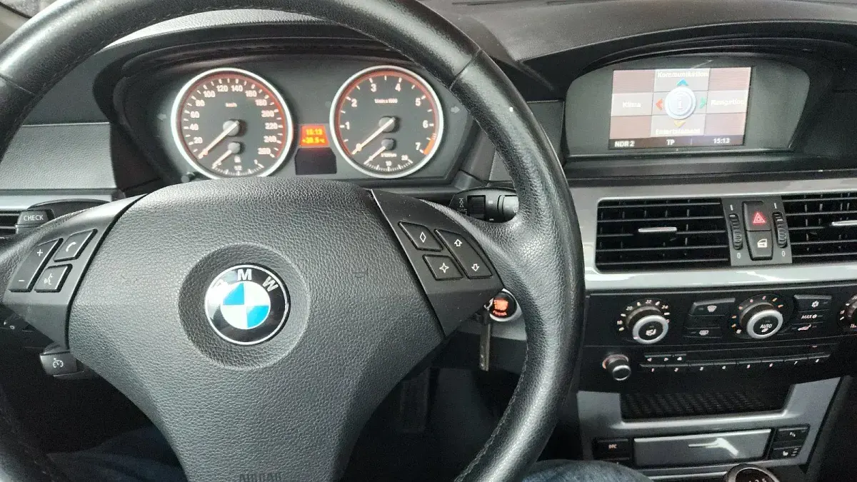 Gebraucht BMW 523 190 PS (139 kW) 2008 Silber Kombi
