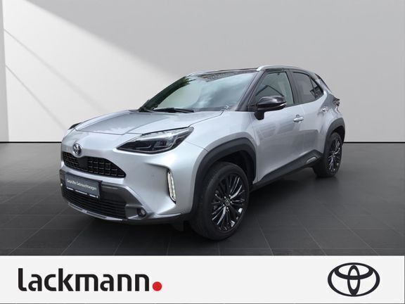 Shimmering silver metallic, dach schwarz Gebraucht 2022 Toyota Yaris Hybrid Advance | 26.990 € (Etwas zu teuer) - Bild 1/4