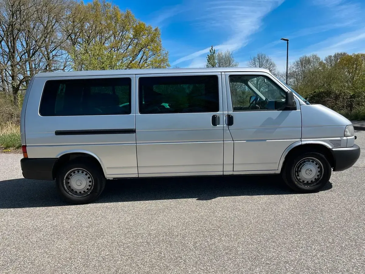 Second-hand VW Caravelle 150 CP (110 kW) 2001 Argintiu Van