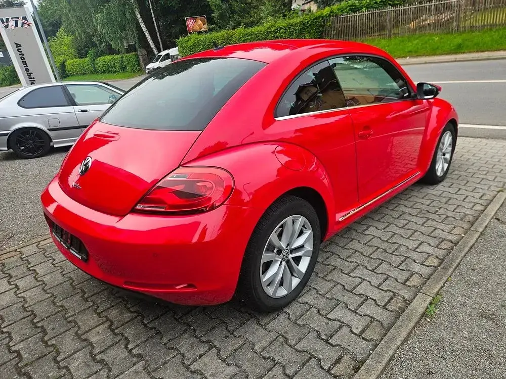 Gebraucht VW Beetle Design 105 PS (77 kW) 2012 Rot Kleinwagen