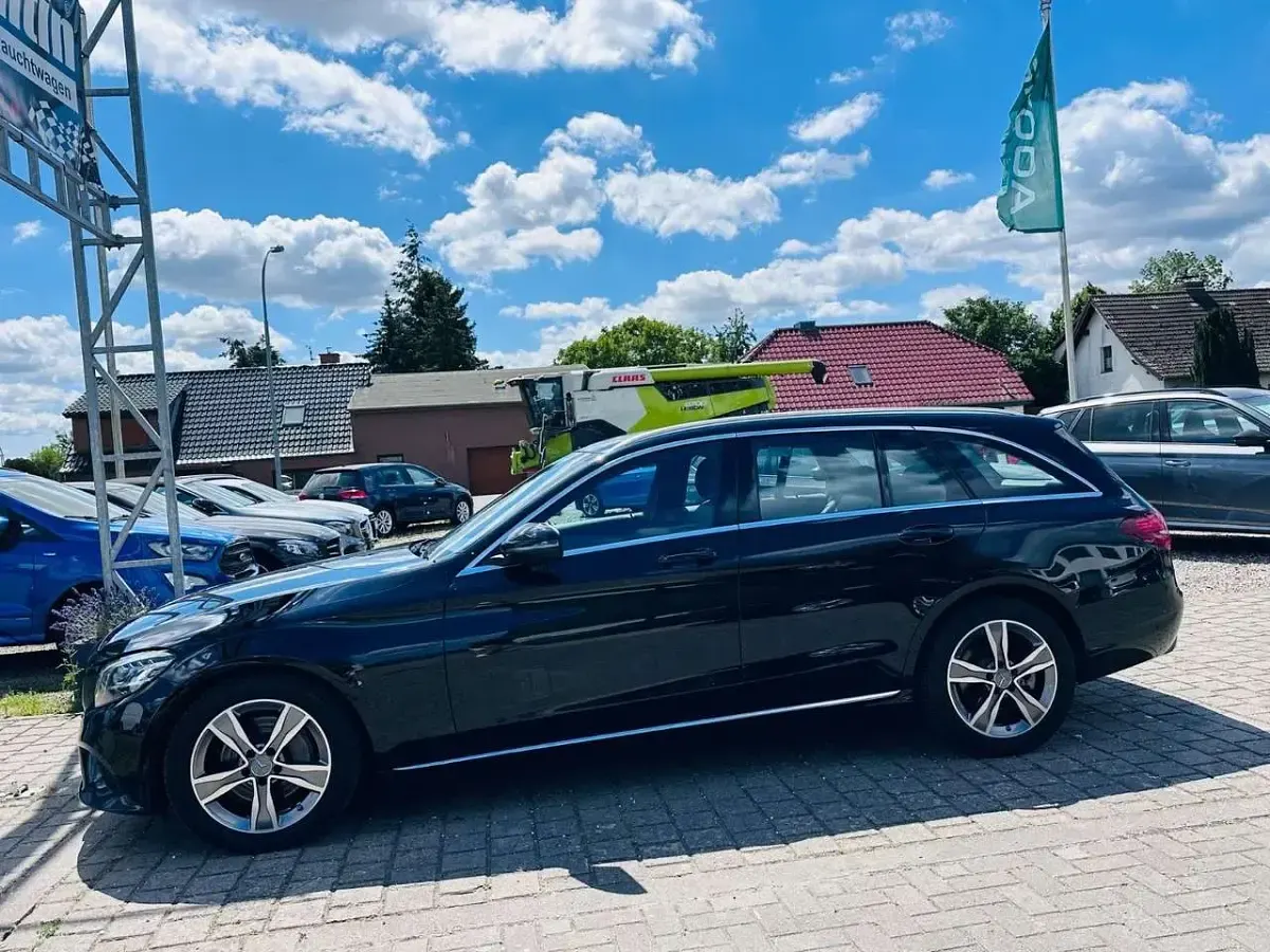 Gebraucht Mercedes C300 Avantgarde 245 PS (180 kW) 2019 Obsidianschwarz  metalliclack Kombi