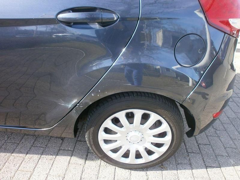 Gebraucht Ford Fiesta Trend 82 PS (60 kW) 2010 Grau Kleinwagen