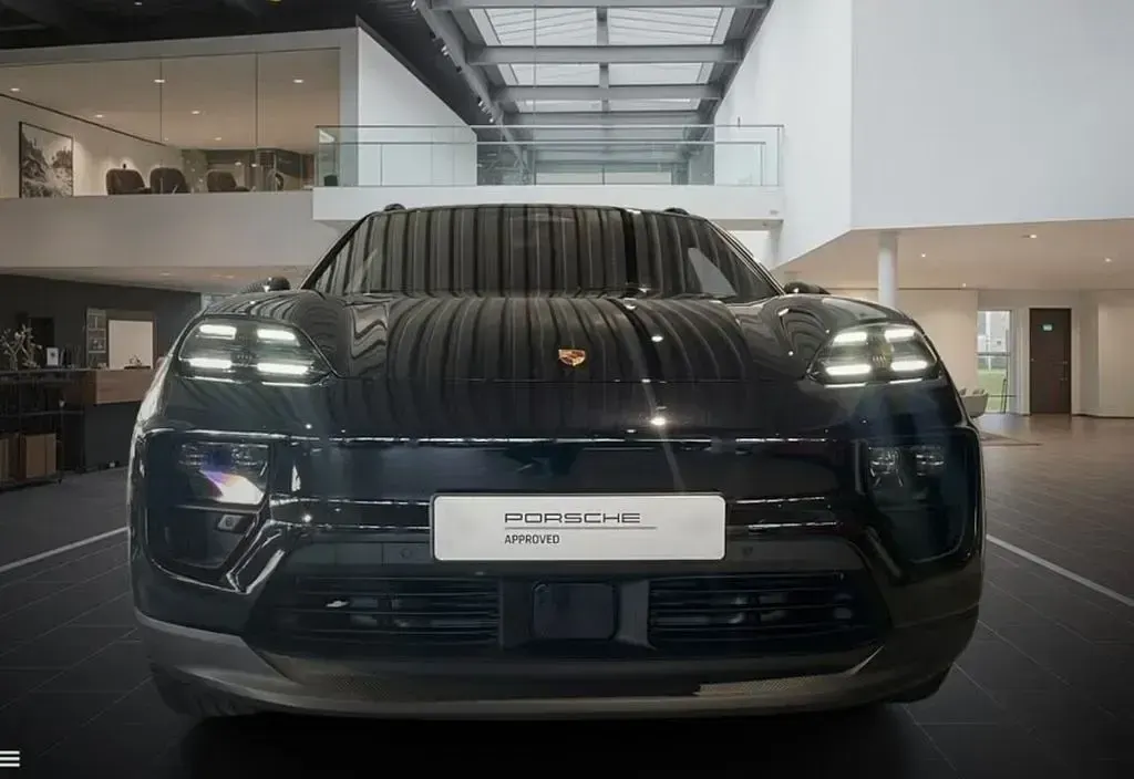 Gebraucht Porsche Macan 300 kW (408 PS) 2024 Tiefschwarz SUV