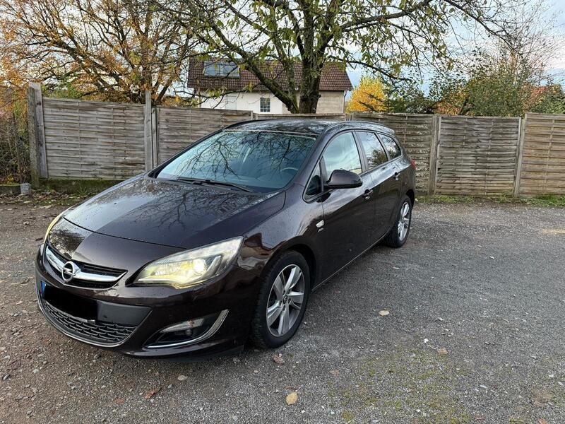 Braun Gebraucht 2013 Opel Astra Eco Kombi | 3.600 € (Guter Preis) - Bild 1/4