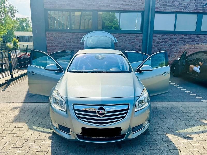 Grau Gebraucht 2011 Opel Insignia Limousine | 3.999 € (Guter Preis) - Bild 1/4