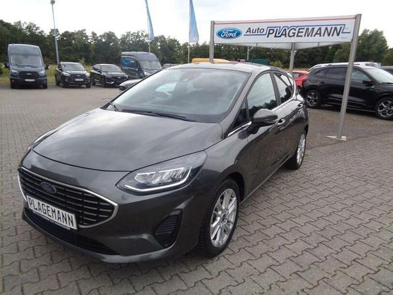 Grau Gebraucht 2022 Ford Fiesta Titanium Kleinwagen | 17.490 € (Fairer Preis) - Bild 1/4