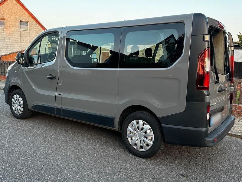 Gebraucht Opel Vivaro 120 PS (88 kW) 2015 Grau Van / Kleinbus