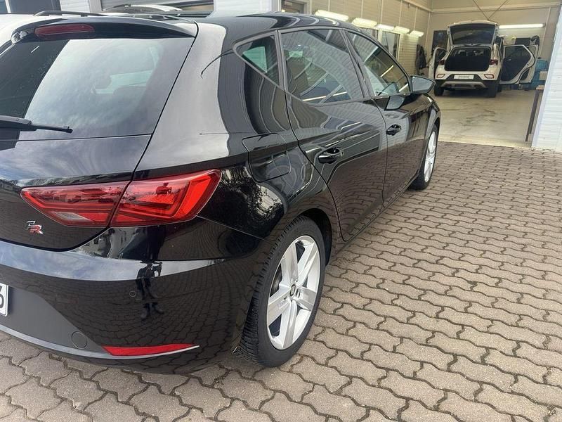 Second-hand Seat Leon FR 131 CP (96 kW) 2020 Negru Berlinǎ