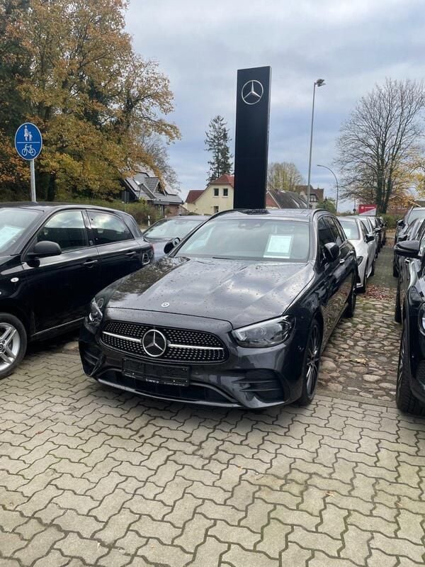 Grau Gebraucht 2021 Mercedes E400 AMG line Kombi | 51.750 € (Fairer Preis) - Bild 1/4