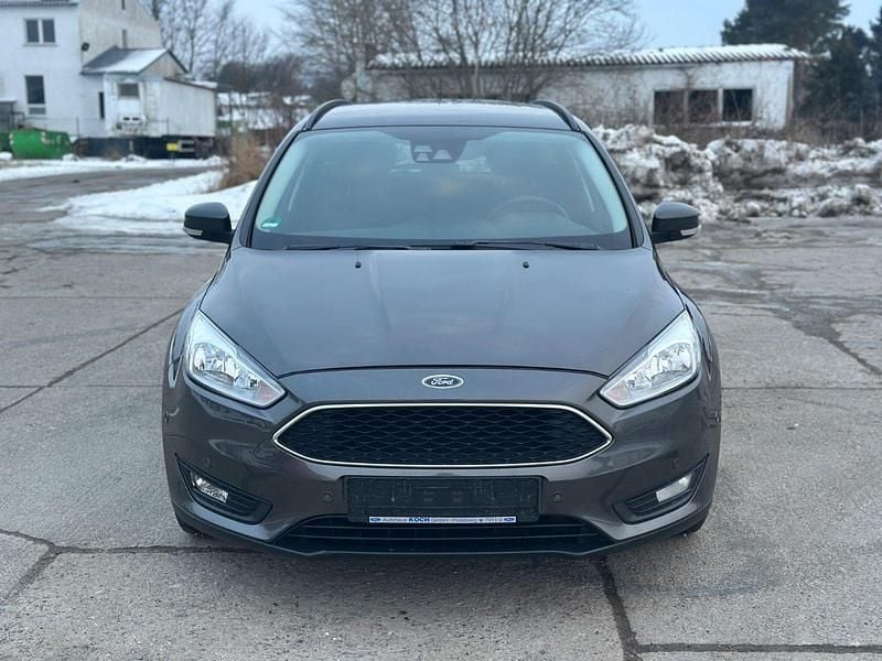 Gebraucht Ford Focus Titanium 101 PS (74 kW) 2016 Grau Kombi