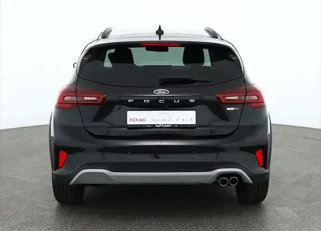 Używany Ford Focus Active 125 KM (91 kW) 2023 Czarny Sedan/Limuzyna