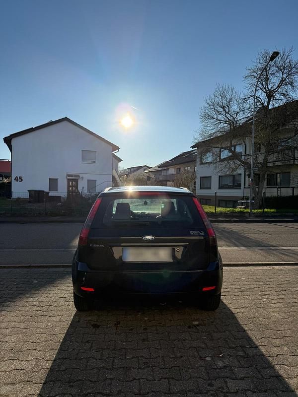 Gebraucht Ford Fiesta 80 PS (58 kW) 2006 Schwarz Kleinwagen