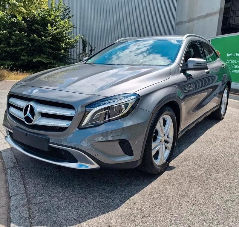 Grau Gebraucht 2014 Mercedes GLA200 SUV | 18.500 € (Fairer Preis) - Bild 1/4